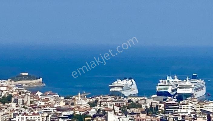 Kuşadası'Nın Kalbinde Deniz Manzaralı Özel Bahçeli 3+1 Daire