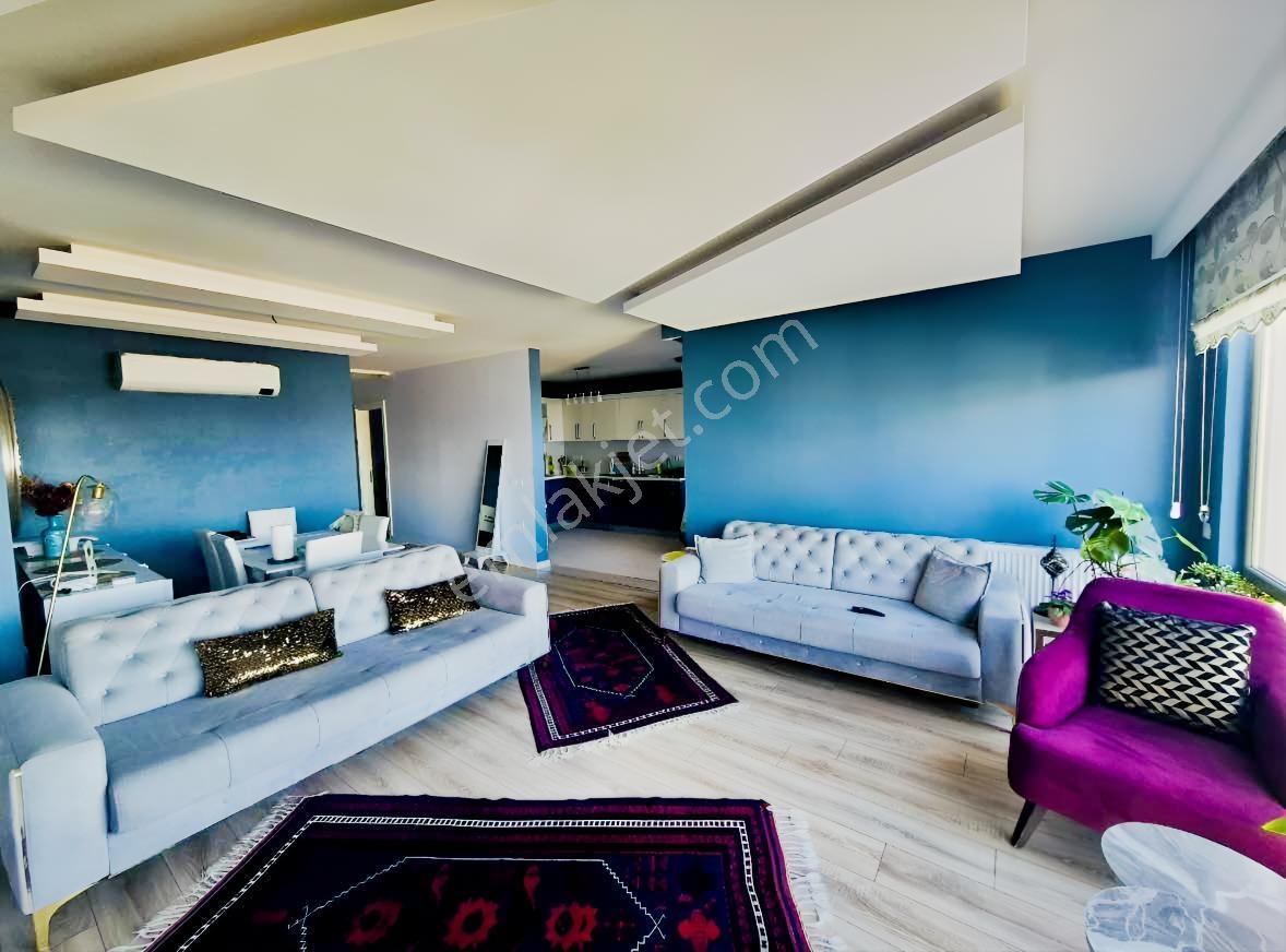 Kuşadası'nın Kalbinde Deniz Manzaralı Özel Bahçeli 3+1 Daire — fotoğraf 4