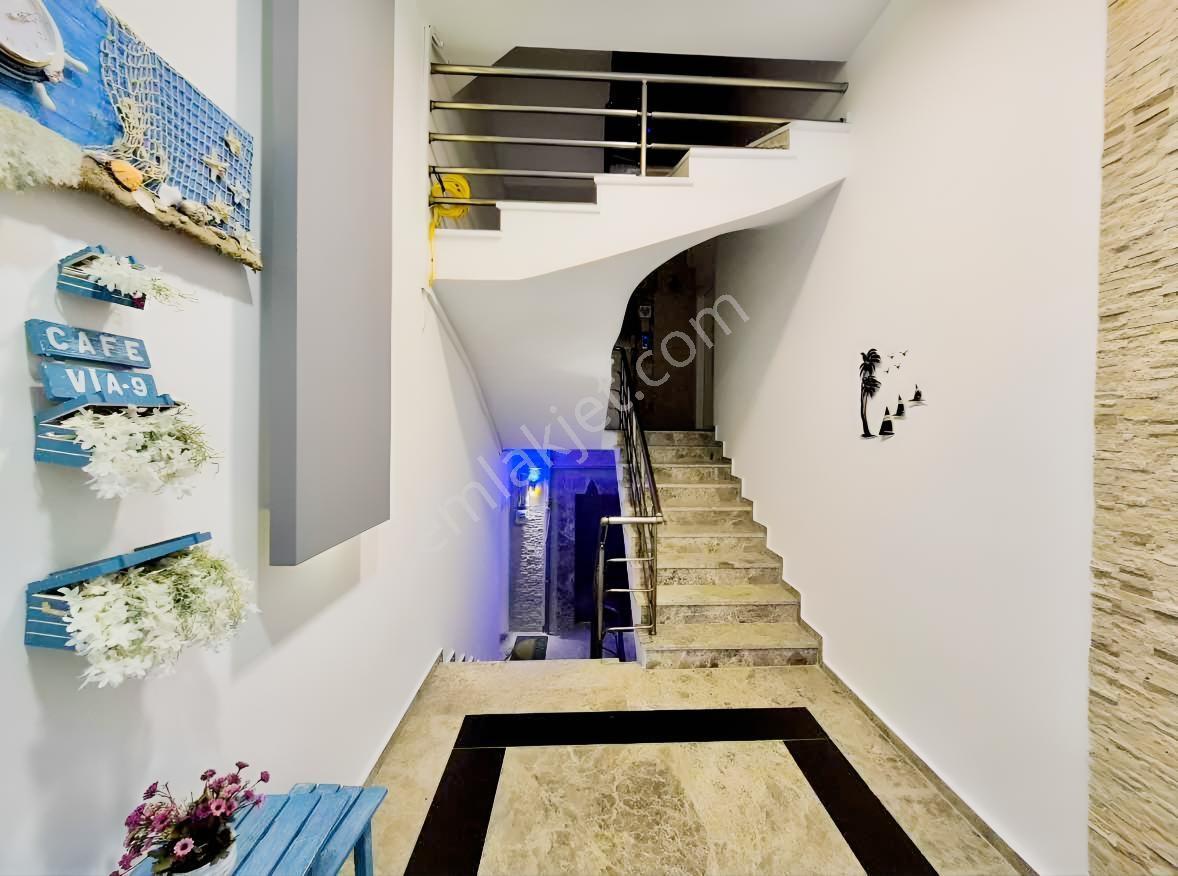 Kuşadası'nın Kalbinde Deniz Manzaralı Özel Bahçeli 3+1 Daire — fotoğraf 20