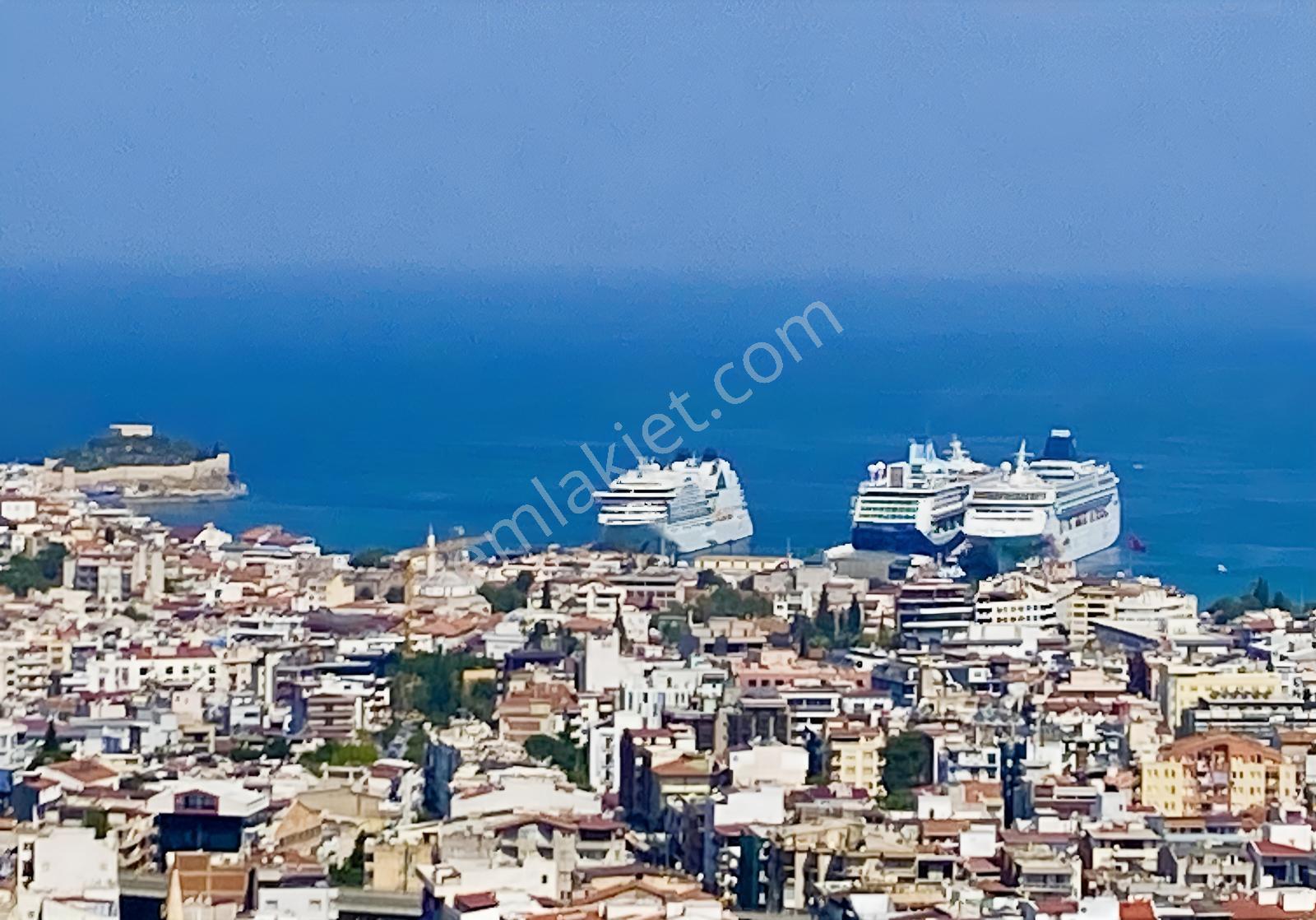 Kuşadası'nın Kalbinde Deniz Manzaralı Özel Bahçeli 3+1 Daire — fotoğraf 32