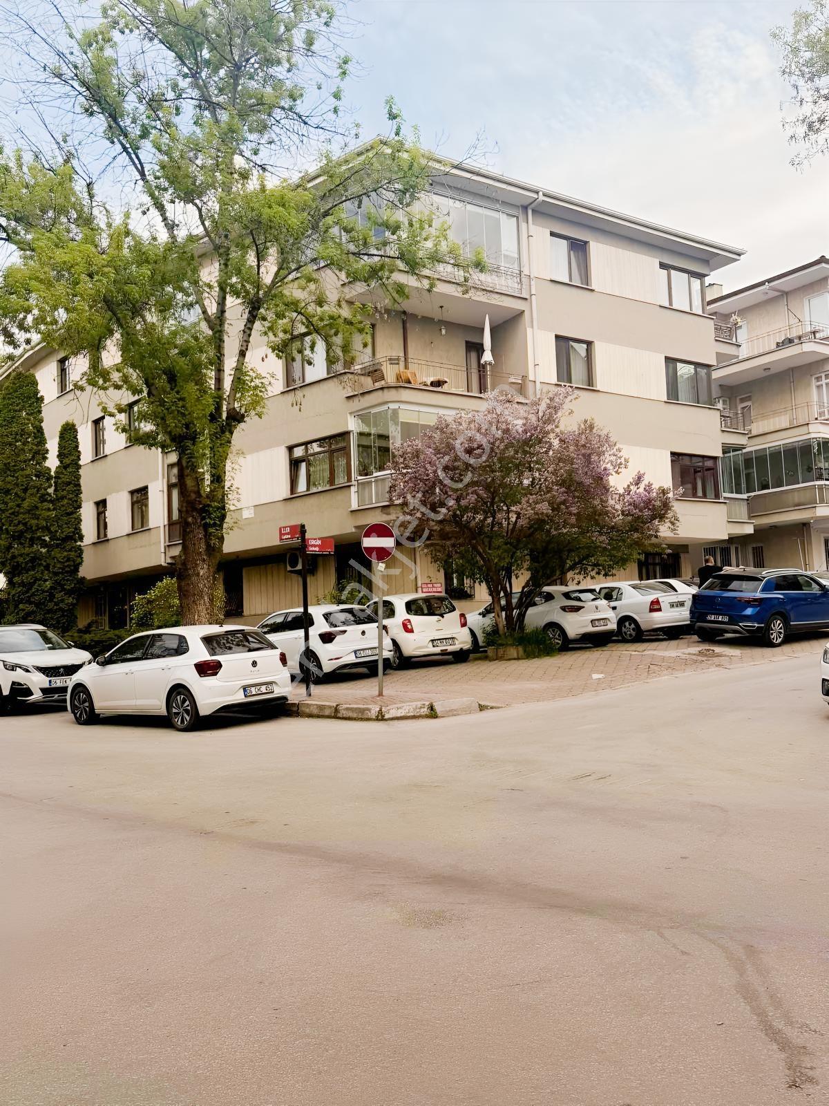 Mebusevlerinde Anıtkabirin Köşesinde Satılık 3+1 Daire