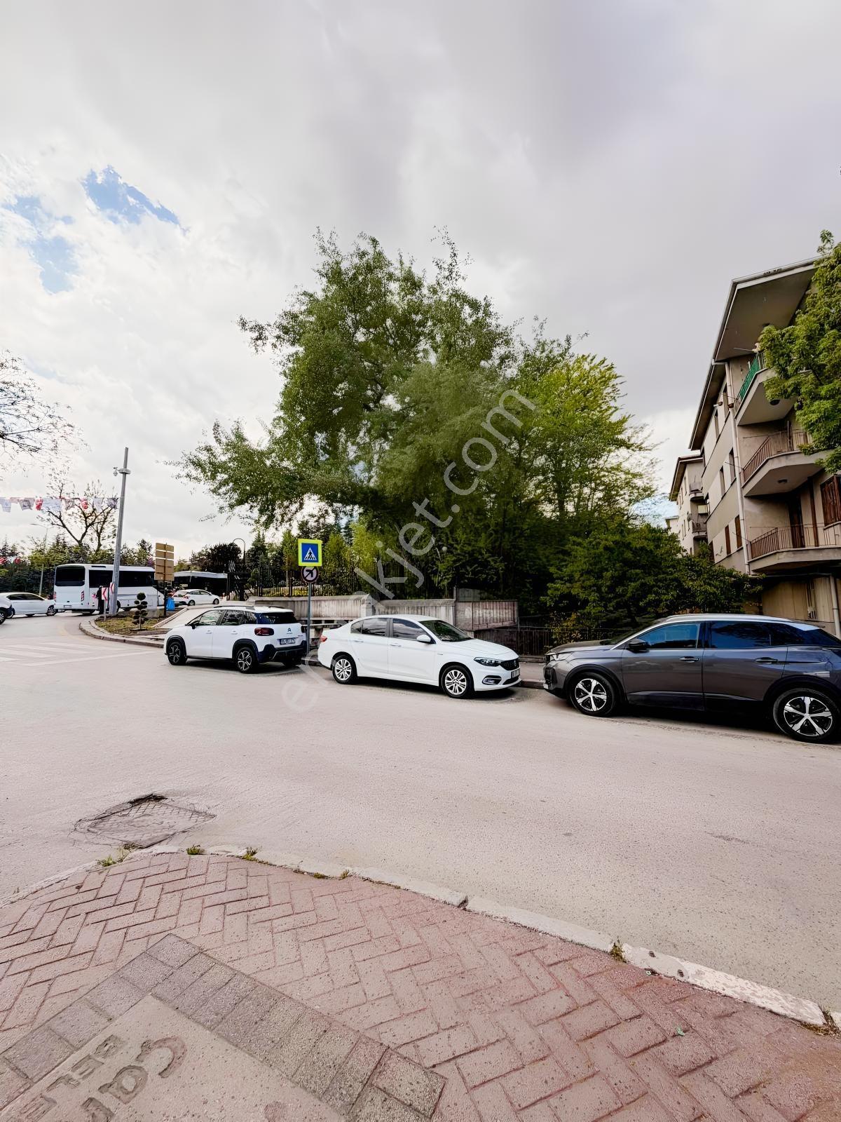 Mebusevlerinde Anıtkabirin Köşesinde Satılık 3+1 Daire — fotoğraf 2