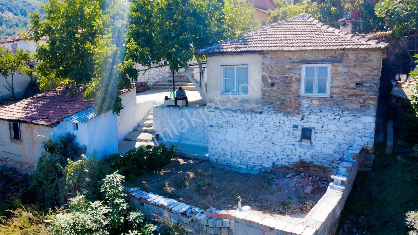Remax Pin'Den Koçarlı Birci'De Satılık Müstakil Ev Ve Arsası