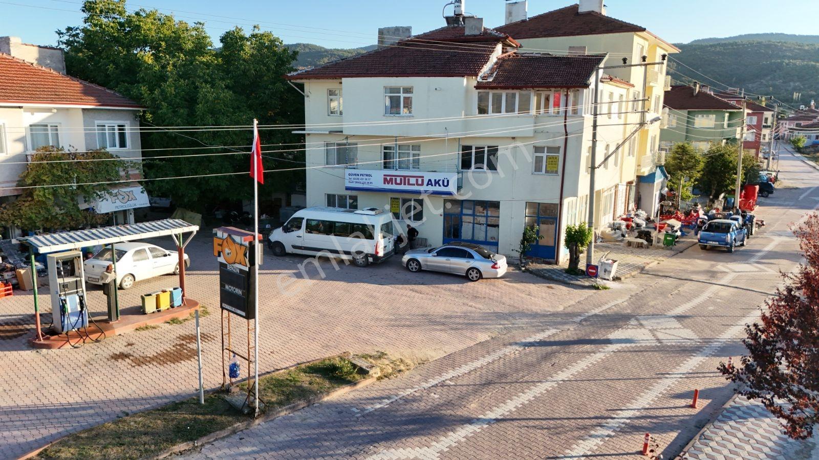 Bilecik Yenıpazarda Merkezı Konumda Satılık 3 Katlı Bına — fotoğraf 4