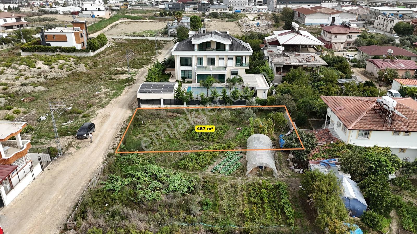 Bahçeli Evler Sitesi Yanı 3 Kat İmarlı 467 Metrekare Düz Parsel