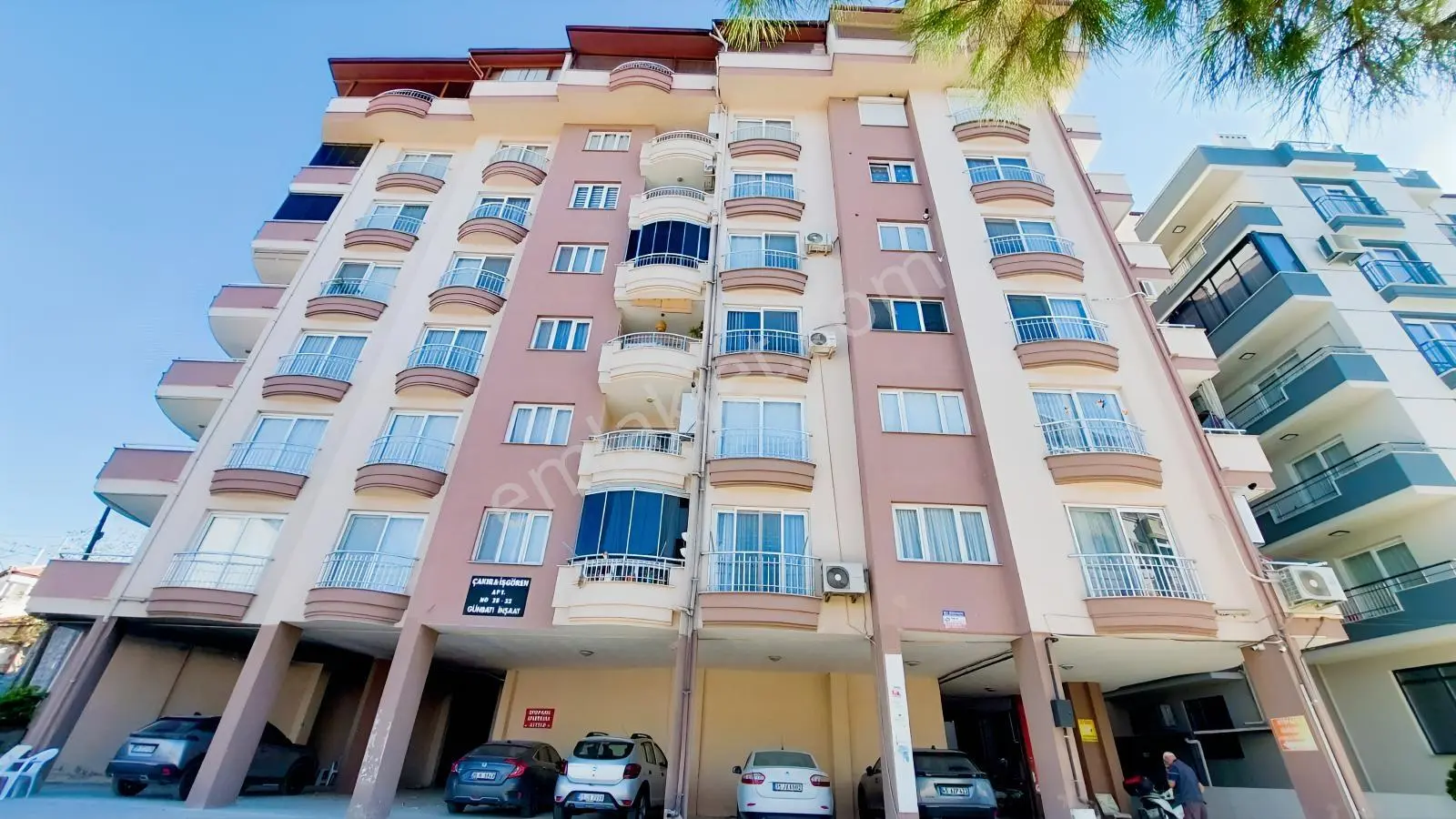 C.B Route Dikili İsmetpaşa 'Da Ayrı Mutfak 2+1 Satılık Daire