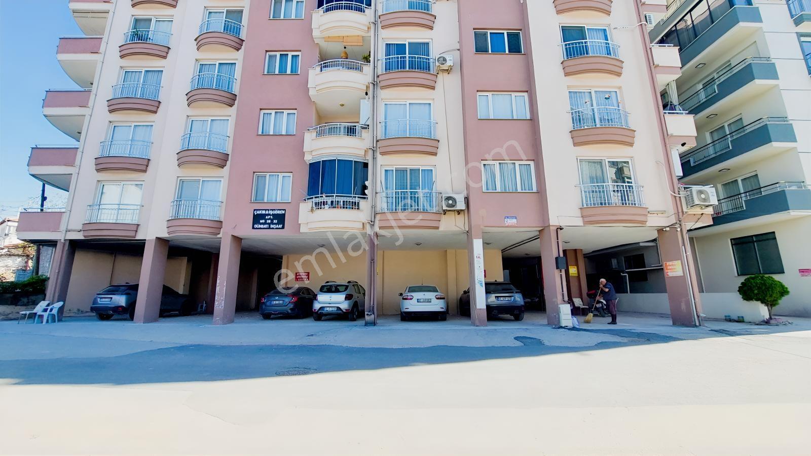 C.b Route Dikili İsmetpaşa 'da Ayrı Mutfak 2+1 Satılık Daire — fotoğraf 2