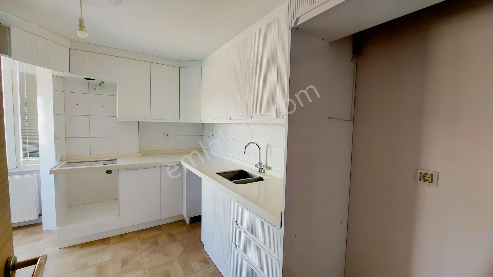 C.b Route Dikili İsmetpaşa 'da Ayrı Mutfak 2+1 Satılık Daire — fotoğraf 14