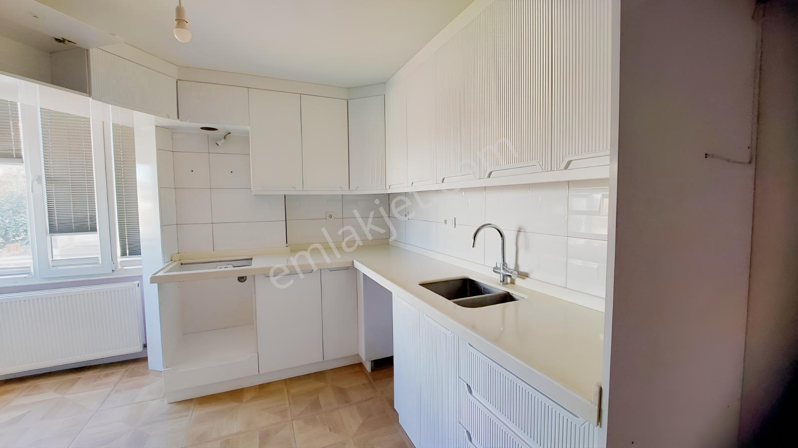 C.b Route Dikili İsmetpaşa 'da Ayrı Mutfak 2+1 Satılık Daire — fotoğraf 15