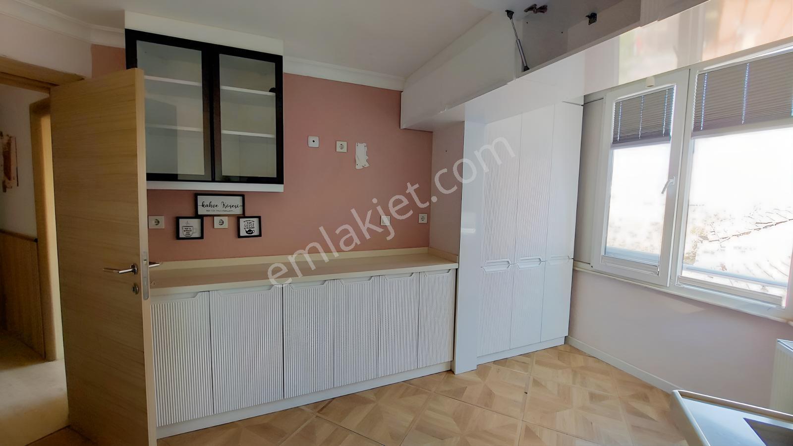 C.b Route Dikili İsmetpaşa 'da Ayrı Mutfak 2+1 Satılık Daire — fotoğraf 16