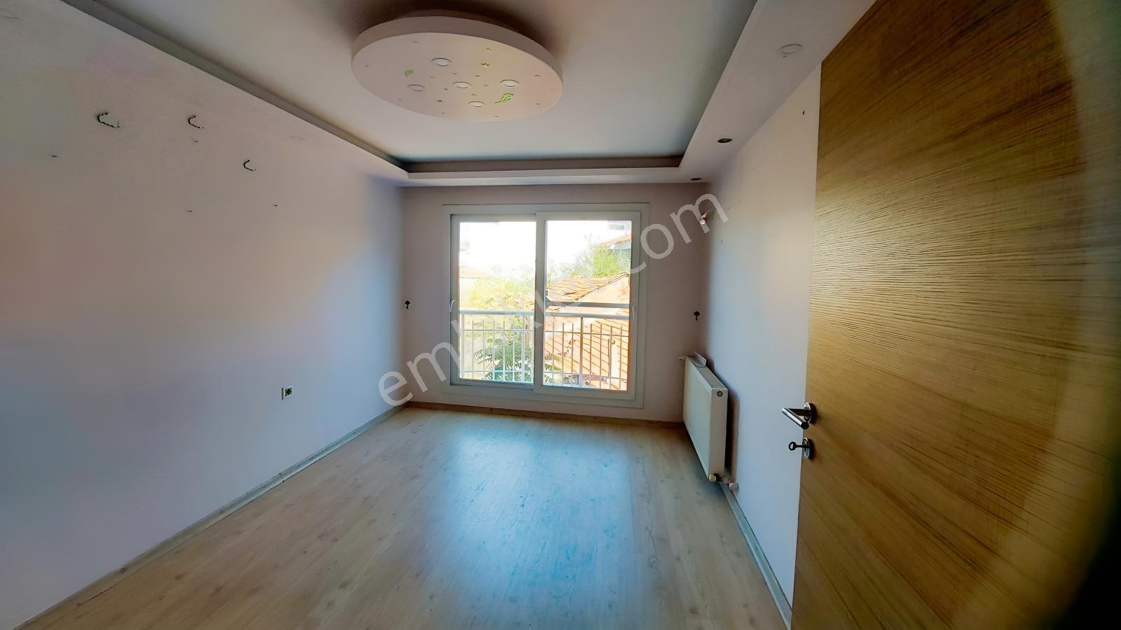 C.b Route Dikili İsmetpaşa 'da Ayrı Mutfak 2+1 Satılık Daire — fotoğraf 18