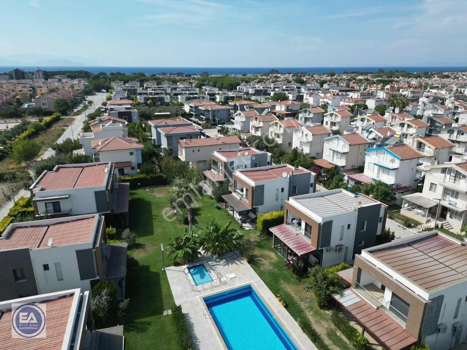 Davutlar Sahilinde Denize 900 Metre Havuzlu Sitede 3+1 Müstakil