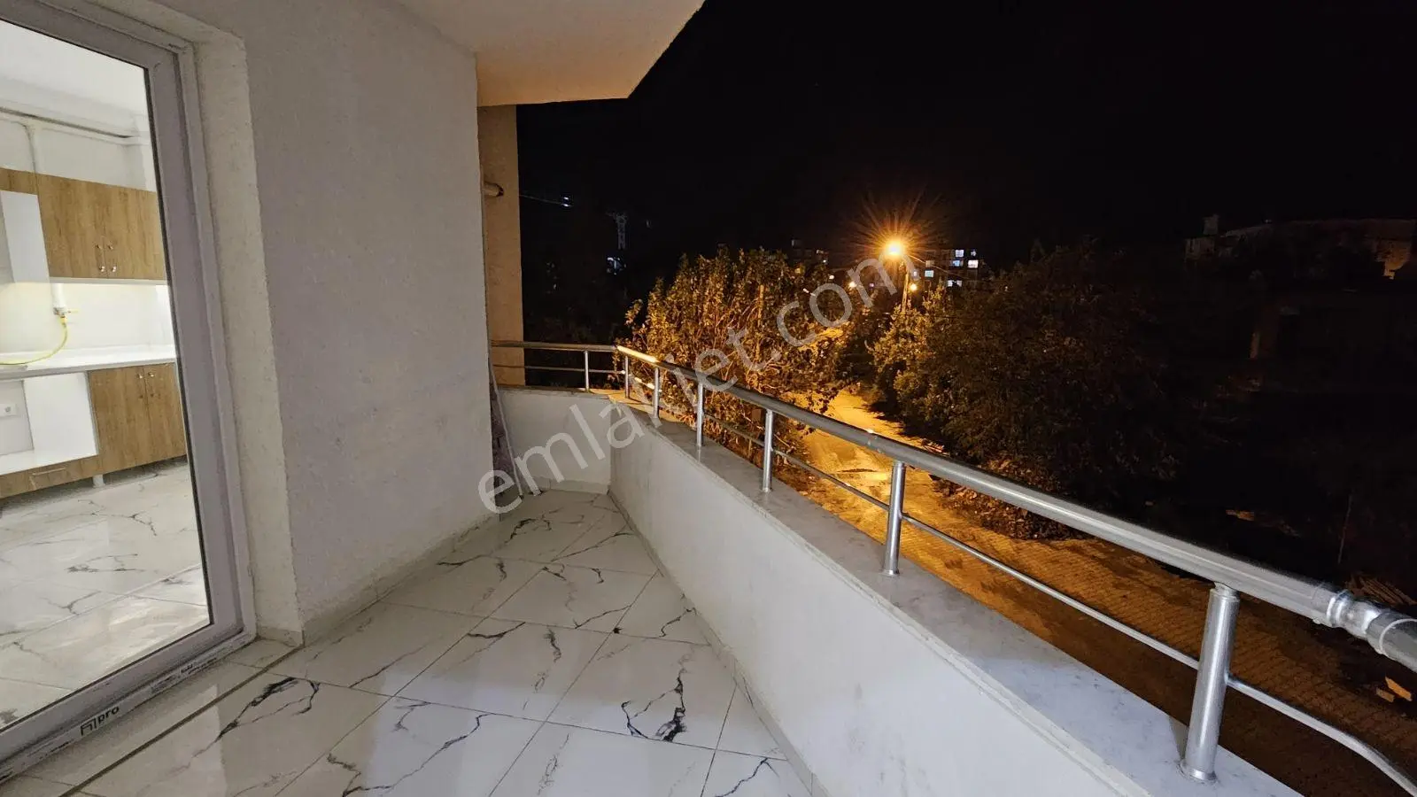 Köşe Başı Nezih Yerde Sıfır Binada 3+1 140 Metrekare Daire — fotoğraf 18