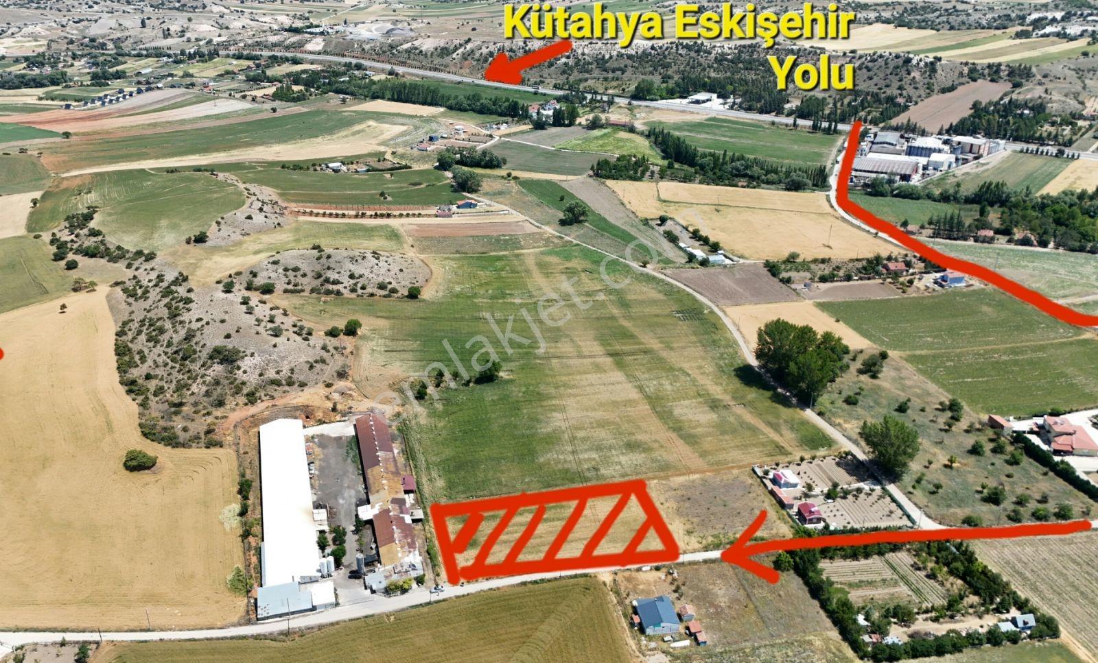 Kutahya Yolu Uzerınde Konum Guzel Arazı 3327m² Bahce Yapılabılır