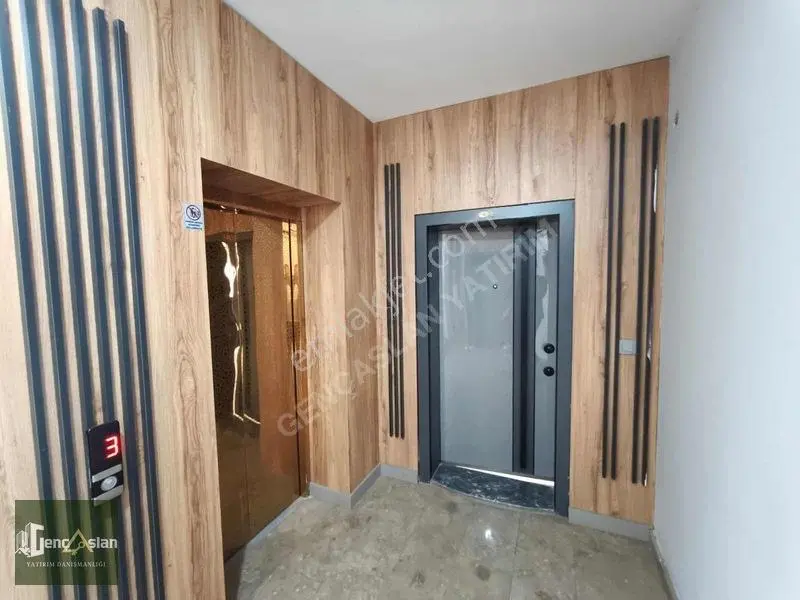 ▄gençaslan▄ Nato Cadde Kenarı Ebeveyn Banyolu Giyinme Odalı 4+1 — fotoğraf 2
