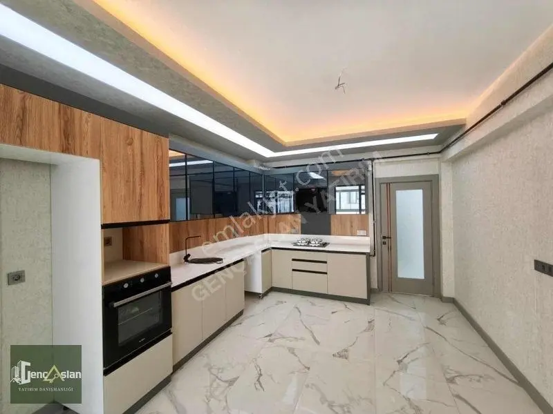 ▄gençaslan▄ Nato Cadde Kenarı Ebeveyn Banyolu Giyinme Odalı 4+1 — fotoğraf 9