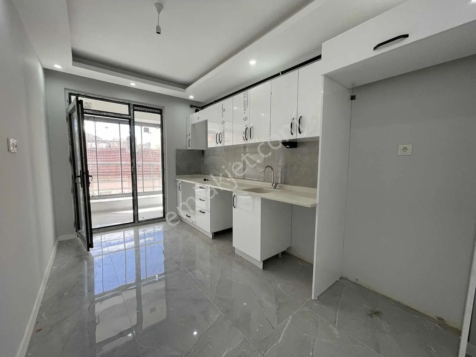 Özgün'den Esentepe Mahallesi Mükemmel Konumda 2+1 Daire — fotoğraf 7