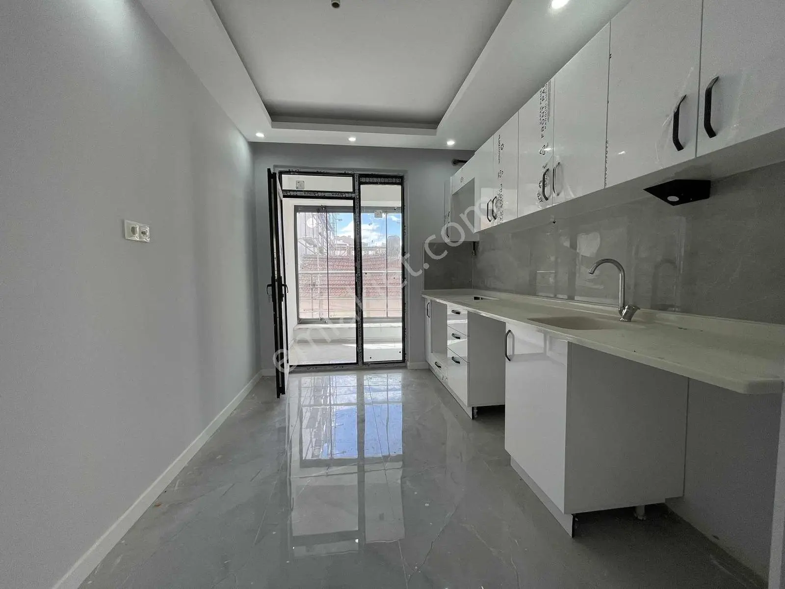 Özgün'den Esentepe Mahallesi Mükemmel Konumda 2+1 Daire — fotoğraf 8