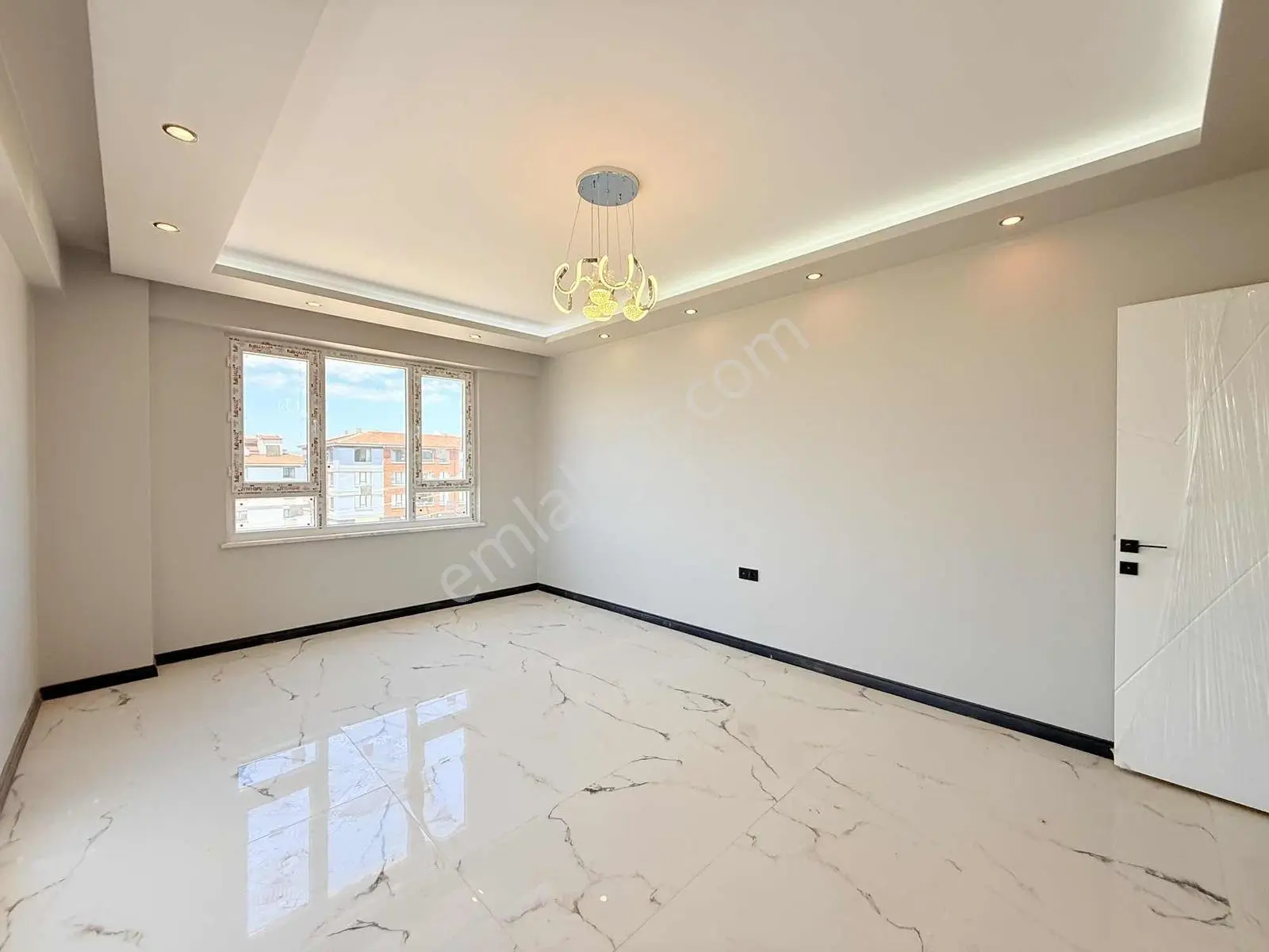 Özgün'den 71 Evler Mah. Şehir Hastanesi Yakını Özel Garajlı 2+1 — fotoğraf 2