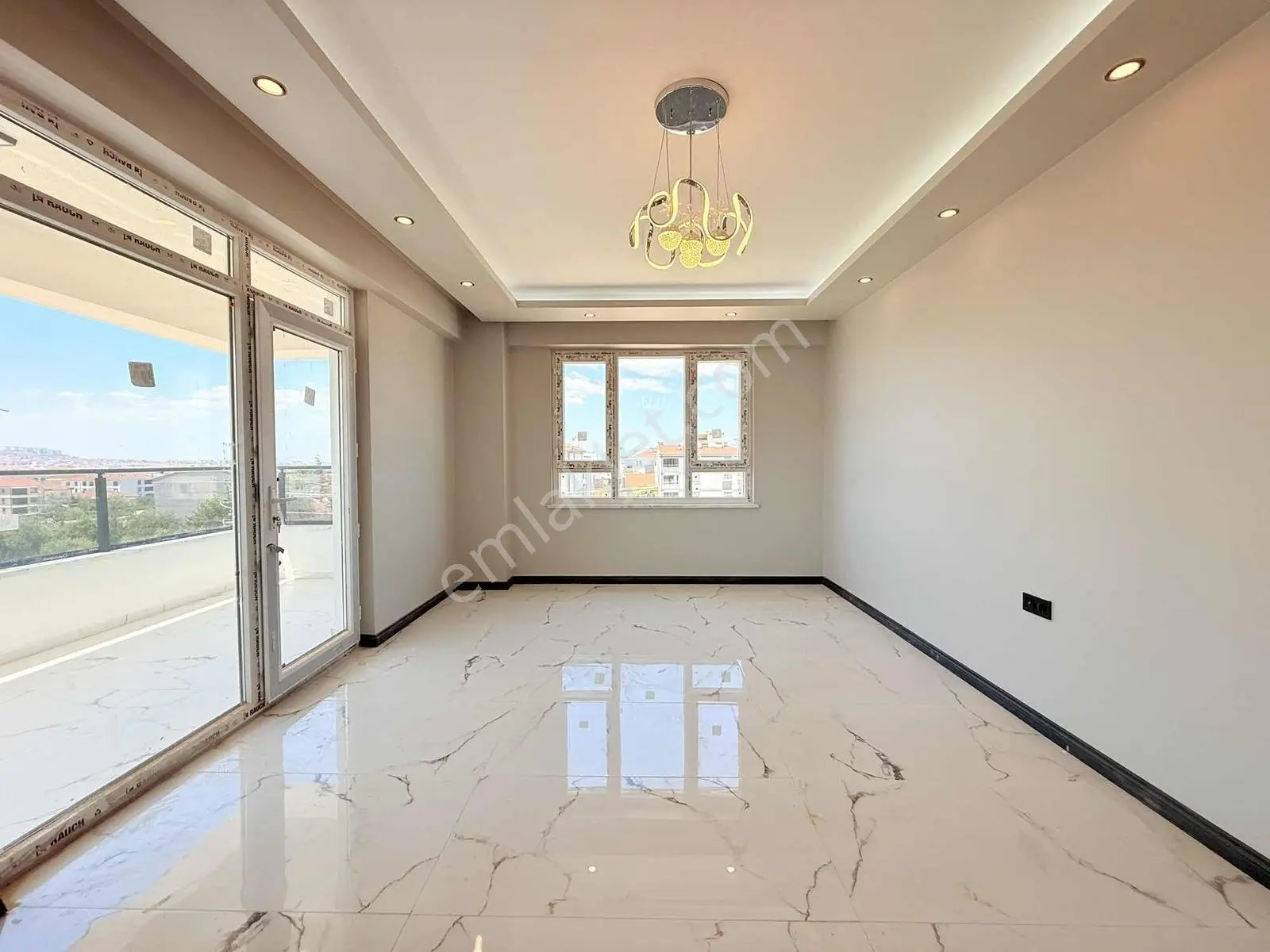 Özgün'den 71 Evler Mah. Şehir Hastanesi Yakını Özel Garajlı 2+1 — fotoğraf 3