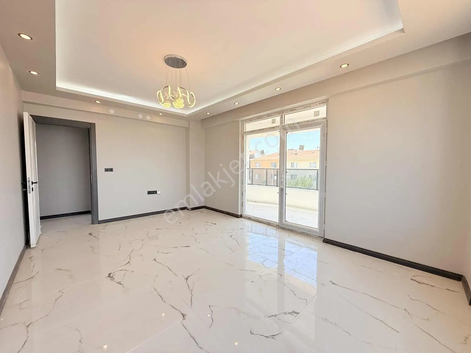 Özgün'den 71 Evler Mah. Şehir Hastanesi Yakını Özel Garajlı 2+1 — fotoğraf 4