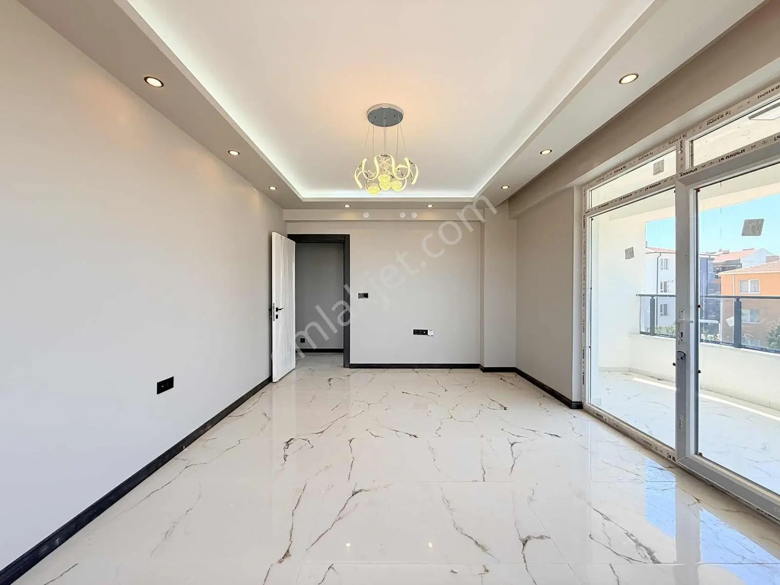 Özgün'den 71 Evler Mah. Şehir Hastanesi Yakını Özel Garajlı 2+1 — fotoğraf 5