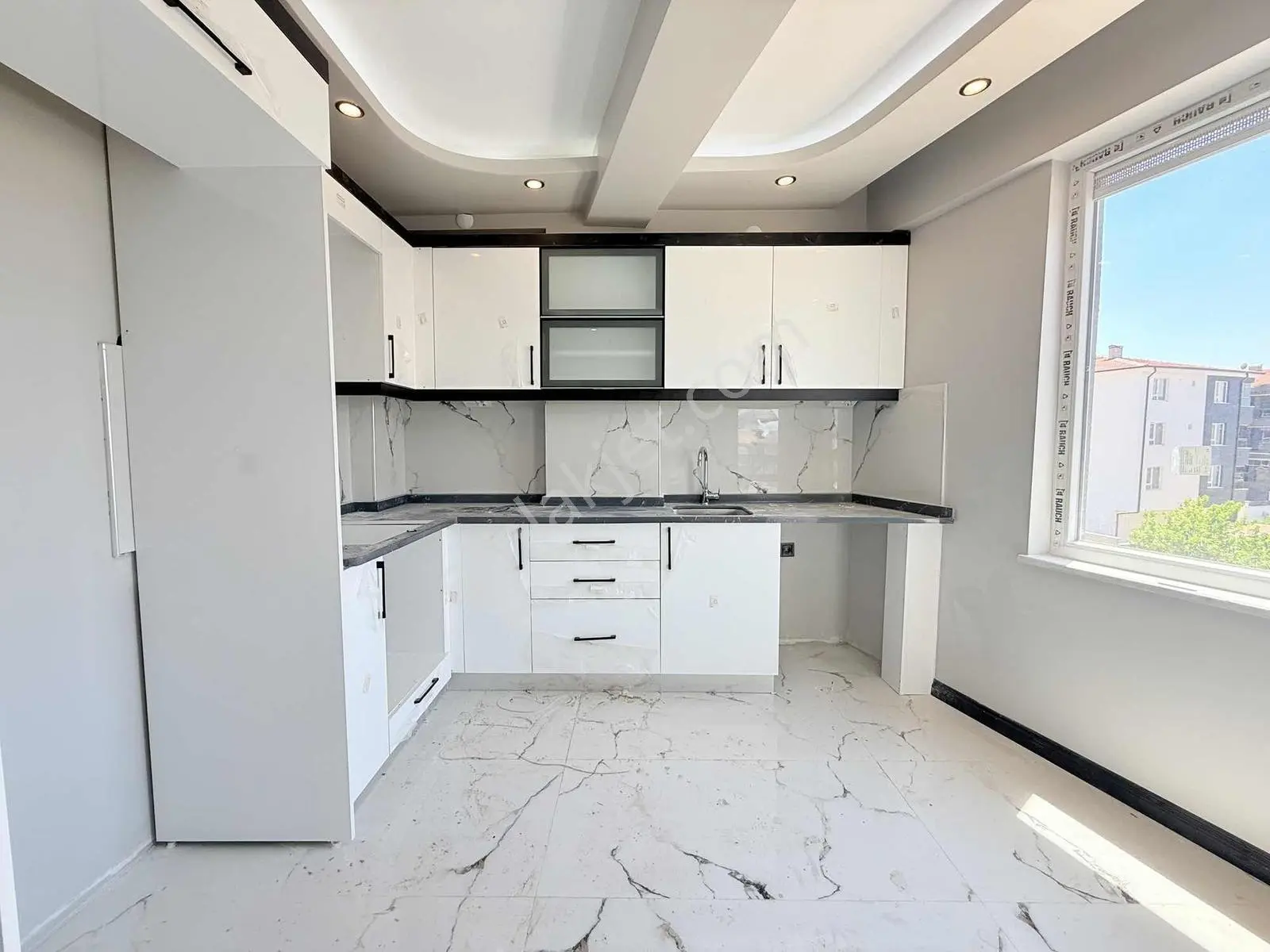 Özgün'den 71 Evler Mah. Şehir Hastanesi Yakını Özel Garajlı 2+1 — fotoğraf 10
