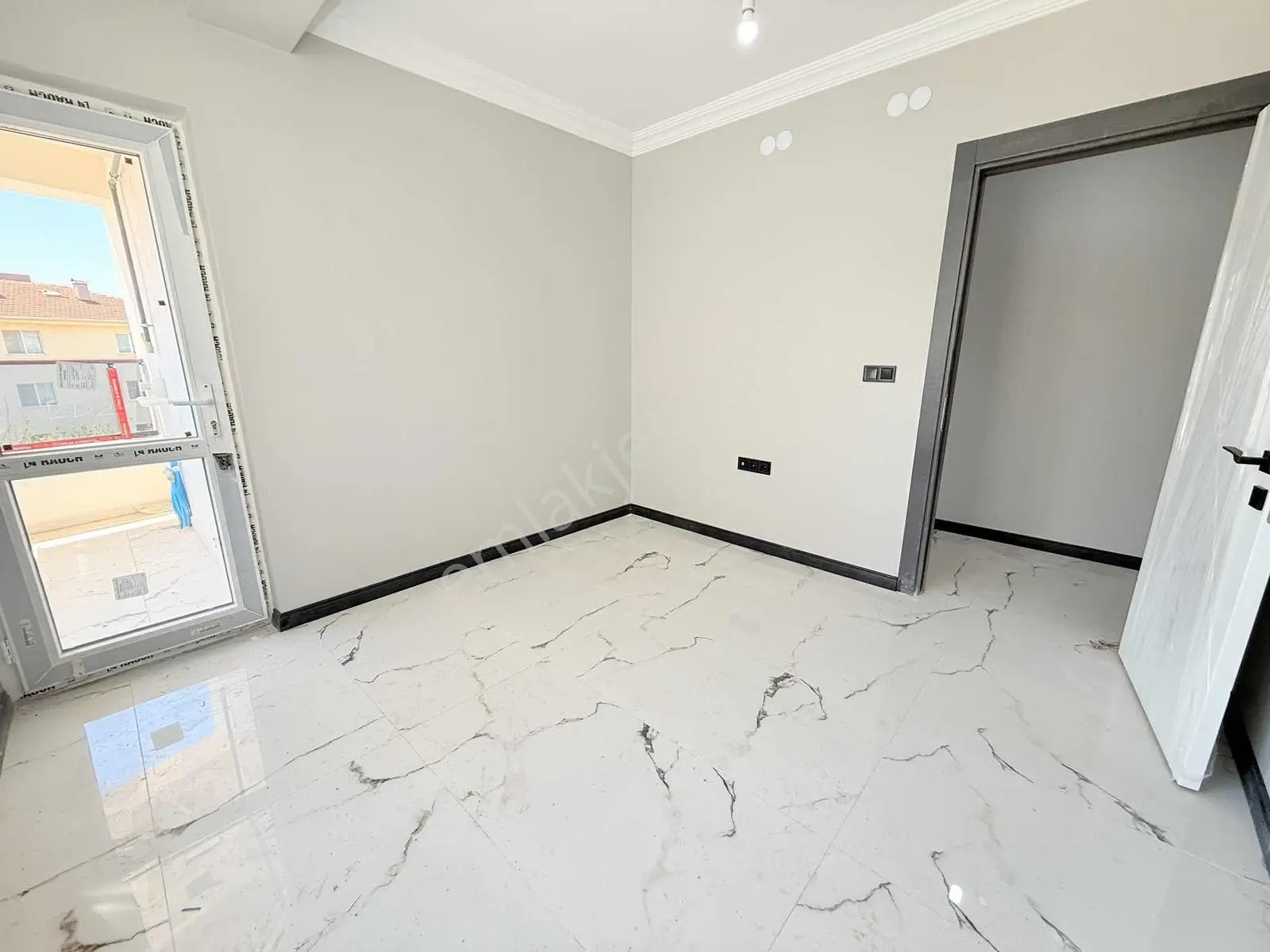 Özgün'den 71 Evler Mah. Şehir Hastanesi Yakını Özel Garajlı 2+1 — fotoğraf 14