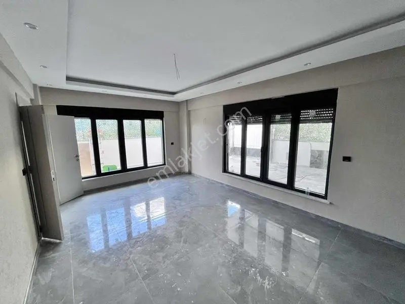 Oğuzelinde Muhteşem Manzalı Ve Havadar Konumda 4 Katlı Villa — fotoğraf 12