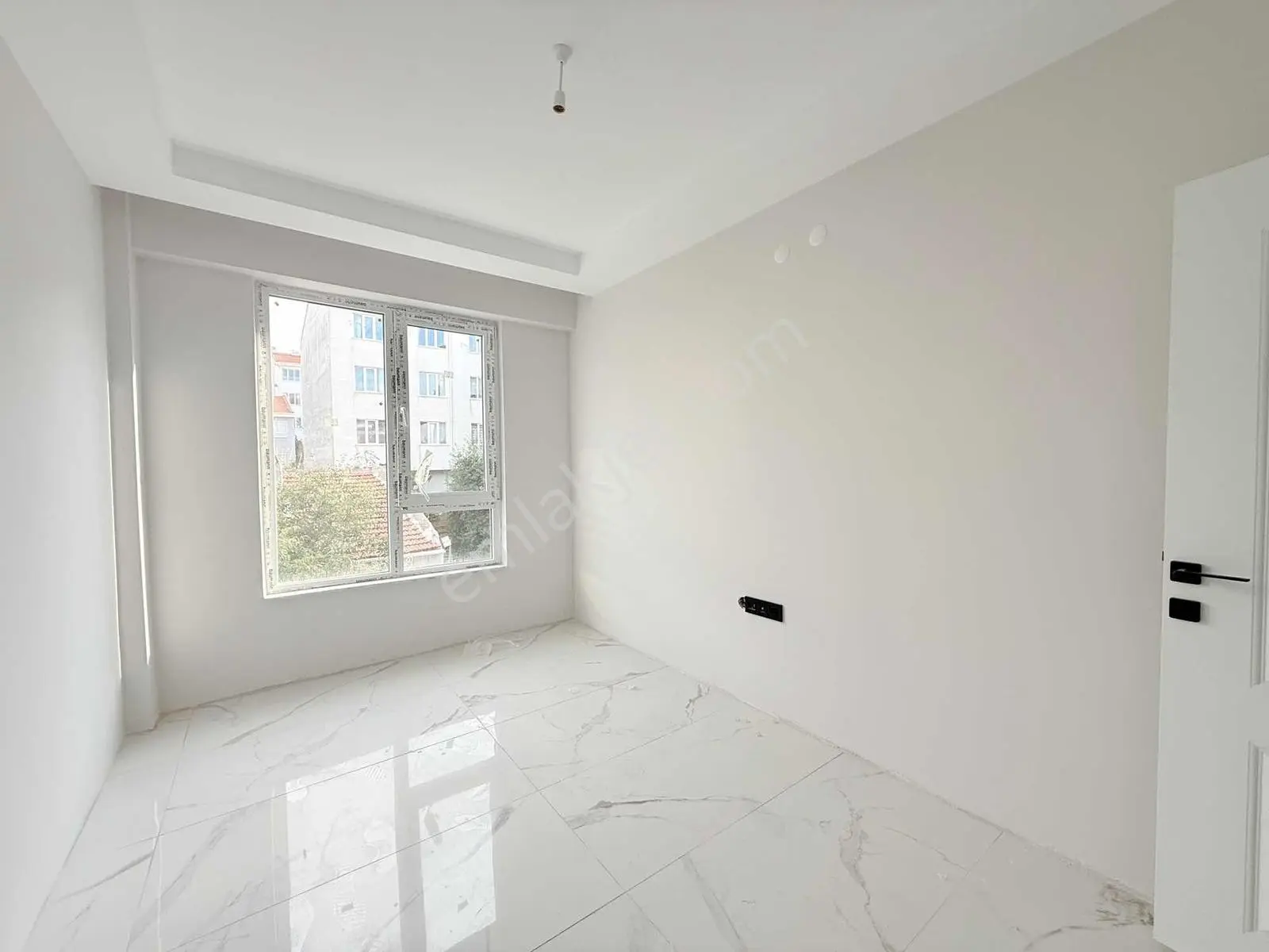 Özgün'den Emek Mahallesi Mükemmel Konumda 2+0 Apart Daire — fotoğraf 2