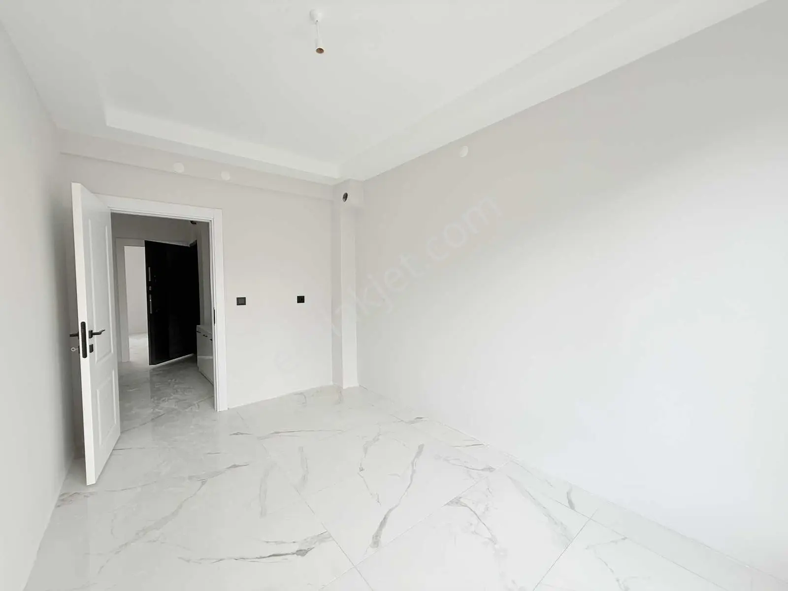 Özgün'den Emek Mahallesi Mükemmel Konumda 2+0 Apart Daire — fotoğraf 4