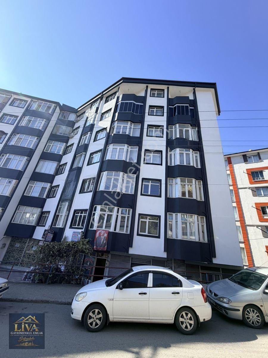 Karabük Esentepe Mahallede Cadde Üzeri Ara Kat 2+1 Daire Satılıktır