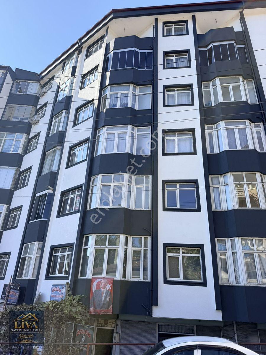 Karabük Esentepe Mahallede Cadde Üzeri Ara Kat 2+1 Daire Satılıktır — fotoğraf 3