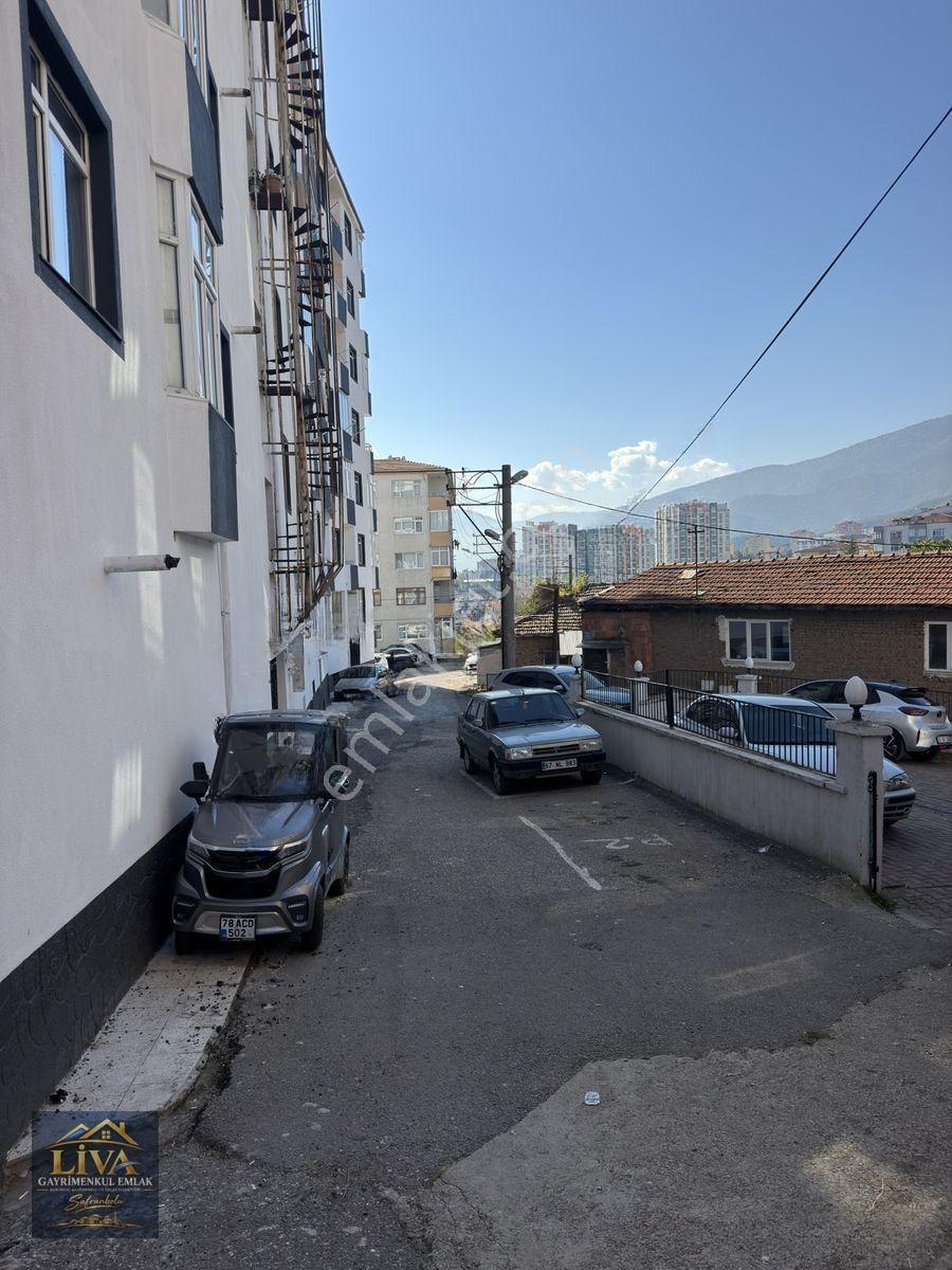 Karabük Esentepe Mahallede Cadde Üzeri Ara Kat 2+1 Daire Satılıktır — fotoğraf 4