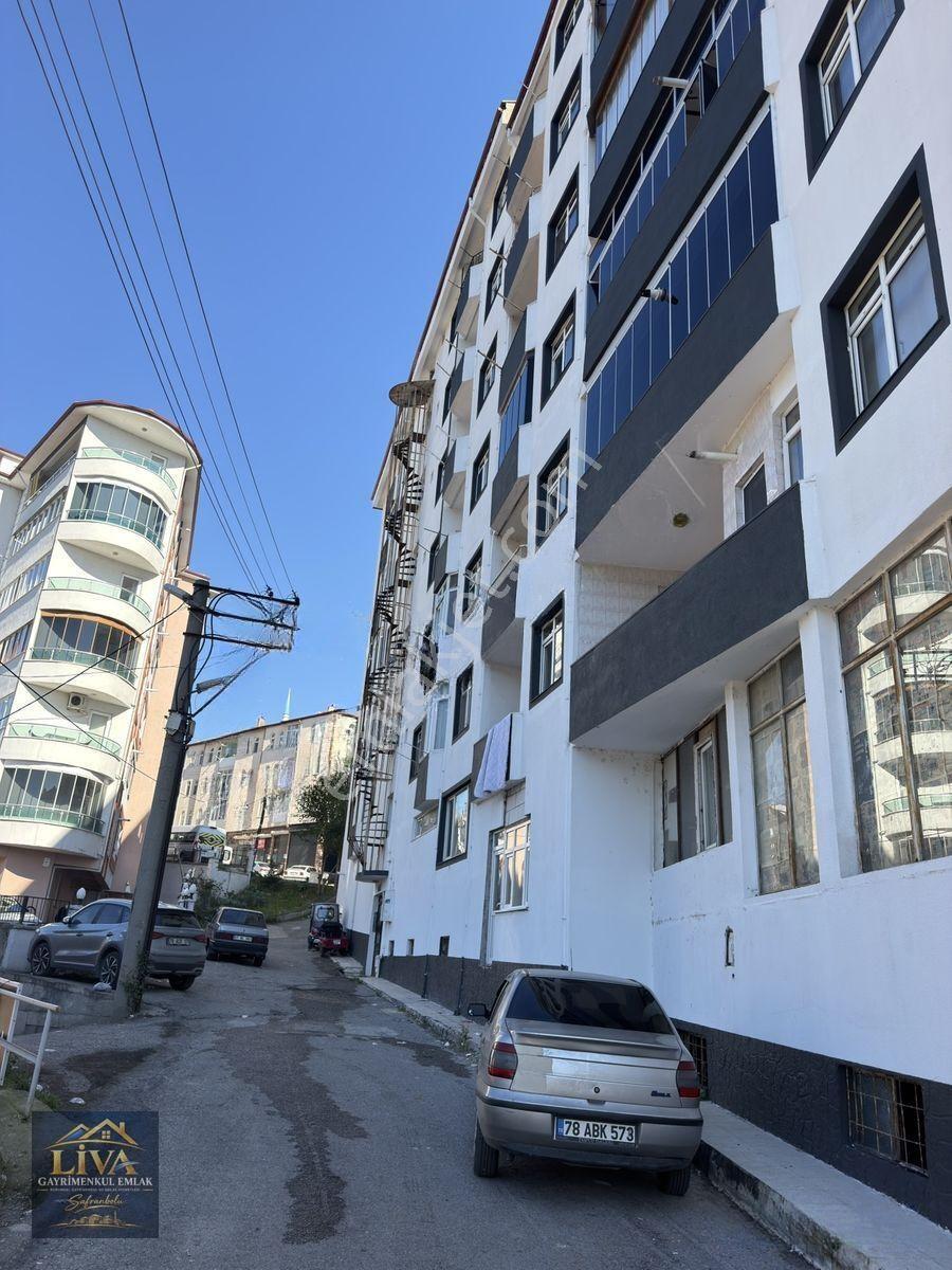 Karabük Esentepe Mahallede Cadde Üzeri Ara Kat 2+1 Daire Satılıktır — fotoğraf 5