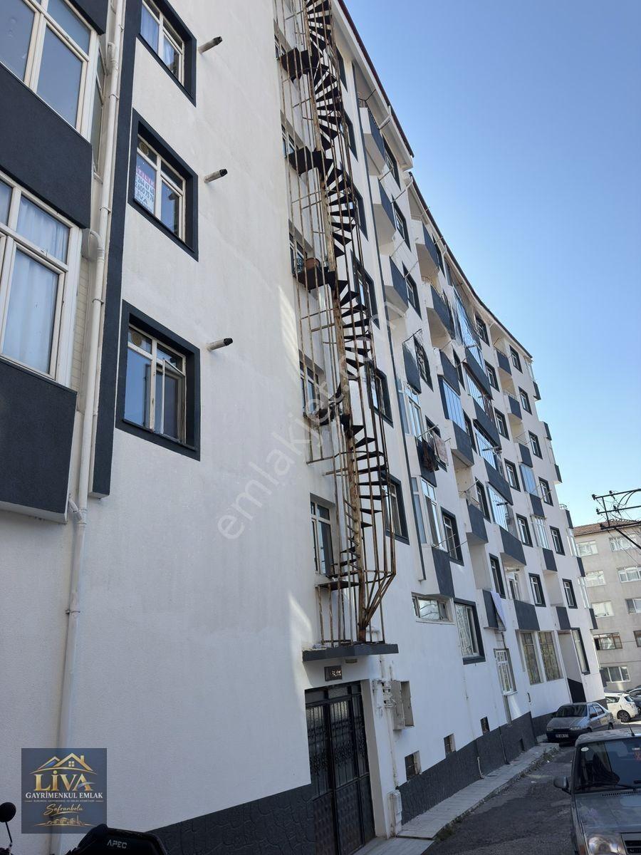Karabük Esentepe Mahallede Cadde Üzeri Ara Kat 2+1 Daire Satılıktır — fotoğraf 6