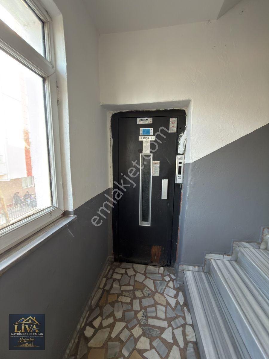 Karabük Esentepe Mahallede Cadde Üzeri Ara Kat 2+1 Daire Satılıktır — fotoğraf 9