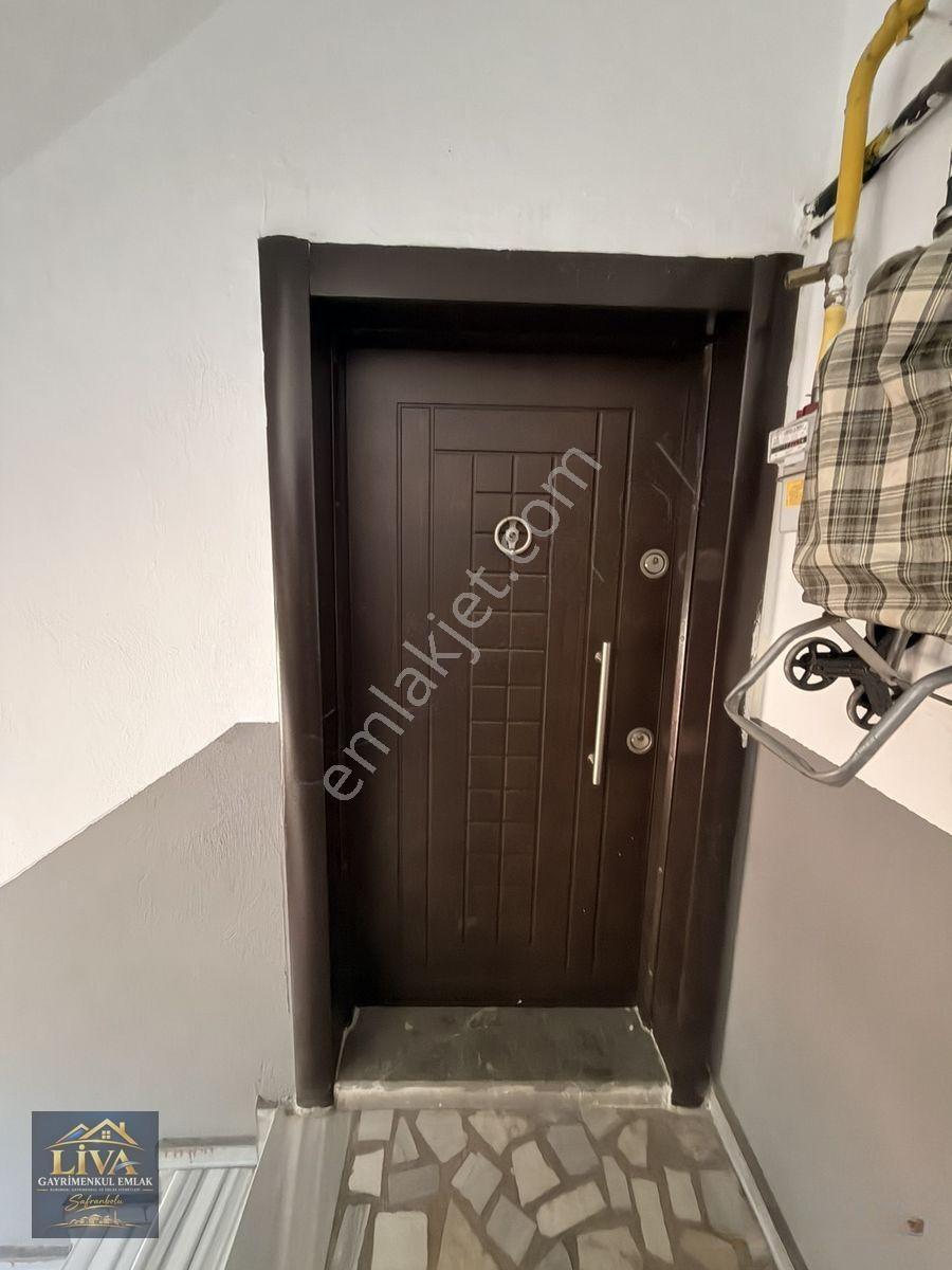 Karabük Esentepe Mahallede Cadde Üzeri Ara Kat 2+1 Daire Satılıktır — fotoğraf 11