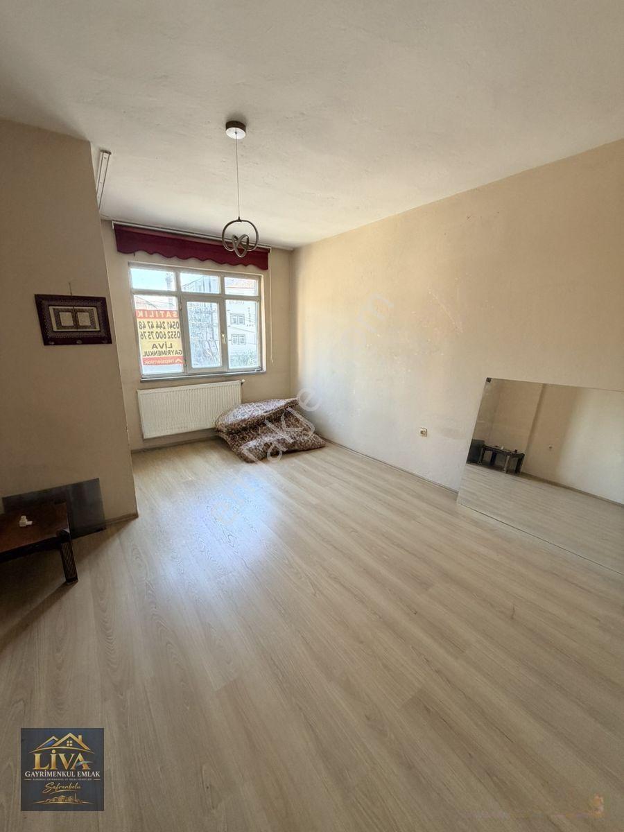 Karabük Esentepe Mahallede Cadde Üzeri Ara Kat 2+1 Daire Satılıktır — fotoğraf 13