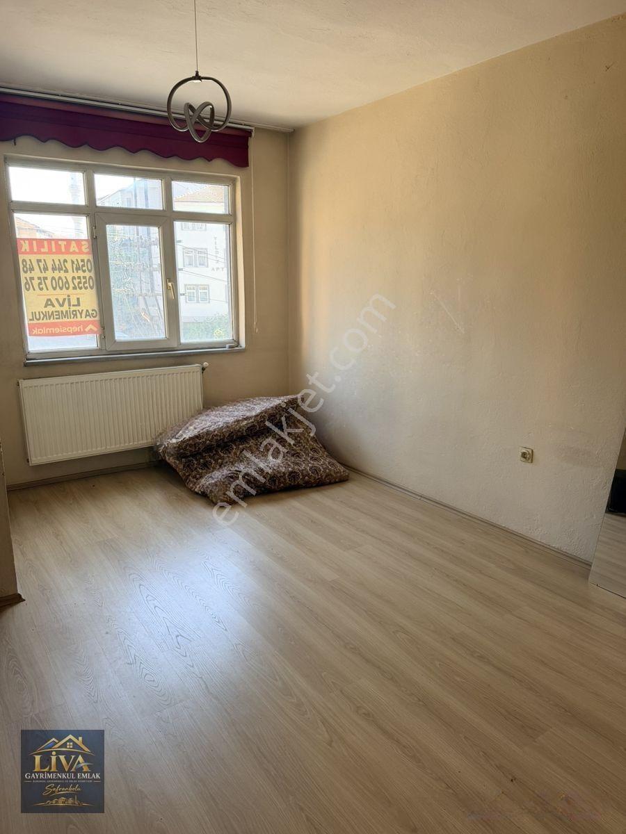 Karabük Esentepe Mahallede Cadde Üzeri Ara Kat 2+1 Daire Satılıktır — fotoğraf 14