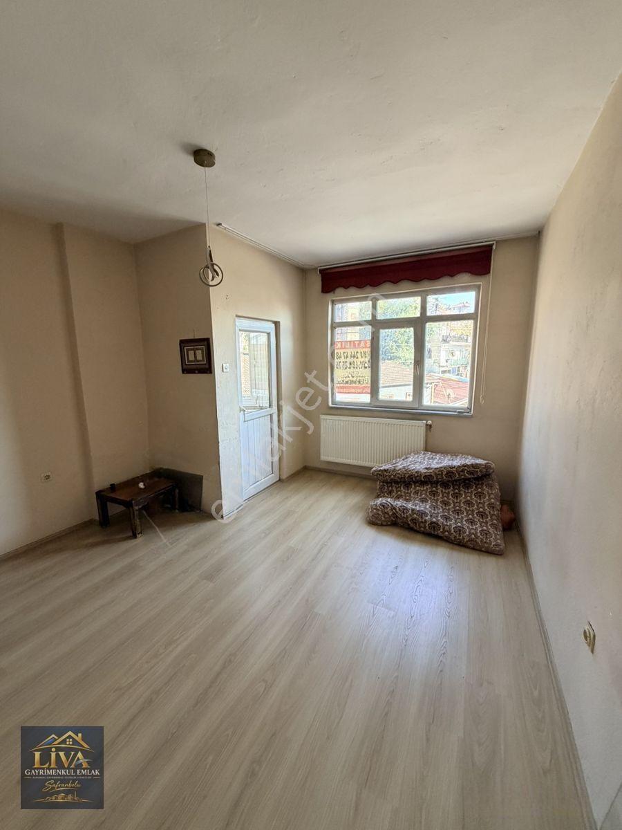 Karabük Esentepe Mahallede Cadde Üzeri Ara Kat 2+1 Daire Satılıktır — fotoğraf 15