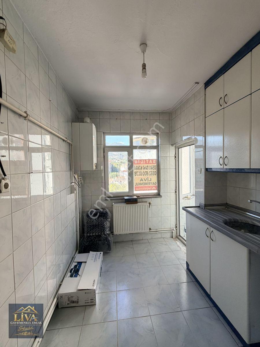 Karabük Esentepe Mahallede Cadde Üzeri Ara Kat 2+1 Daire Satılıktır — fotoğraf 21