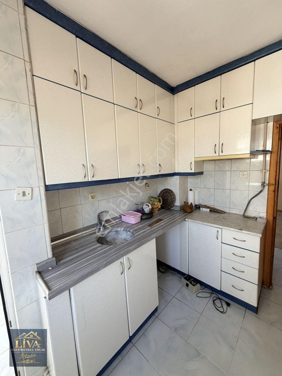 Karabük Esentepe Mahallede Cadde Üzeri Ara Kat 2+1 Daire Satılıktır — fotoğraf 23