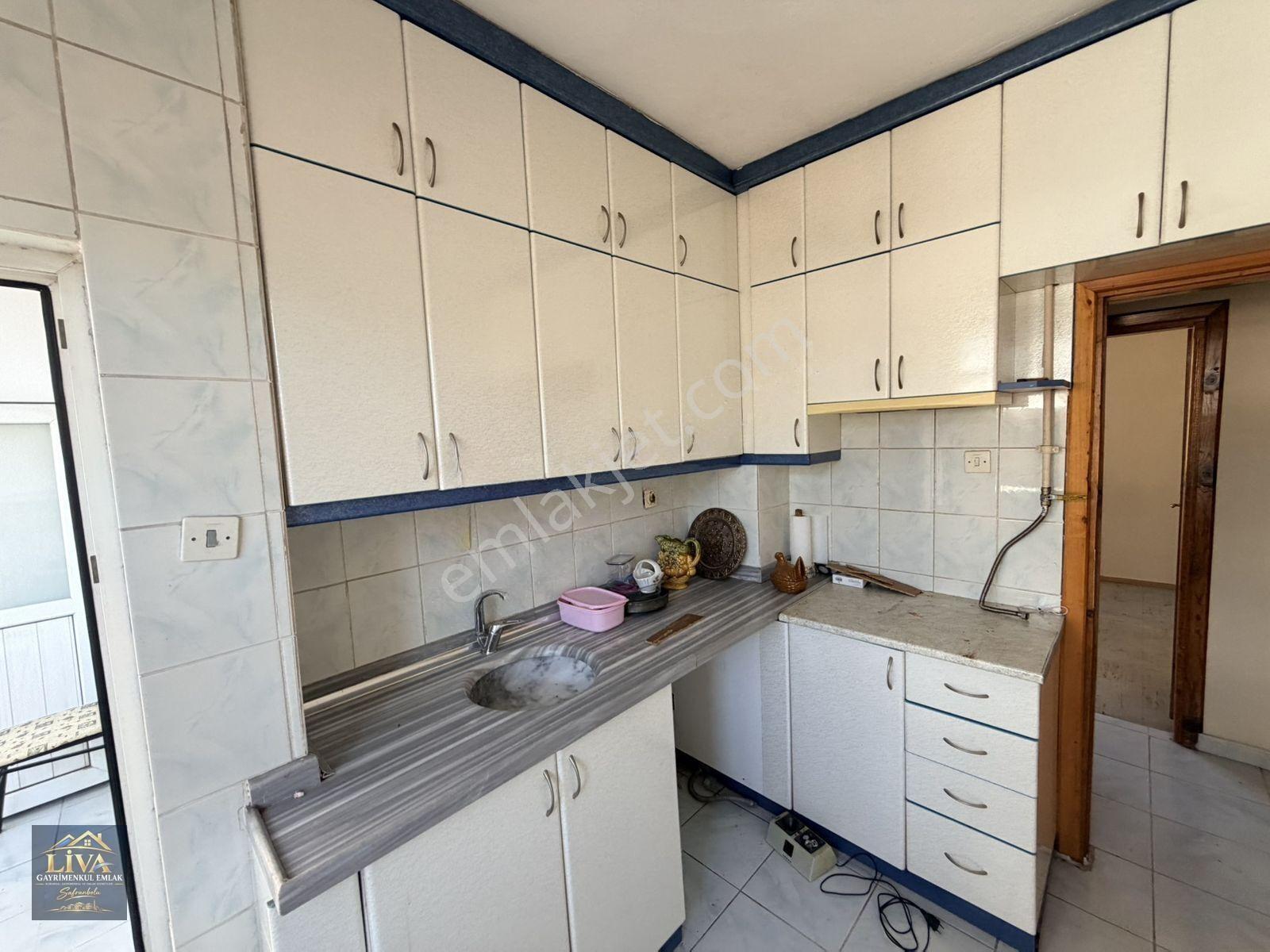 Karabük Esentepe Mahallede Cadde Üzeri Ara Kat 2+1 Daire Satılıktır — fotoğraf 24
