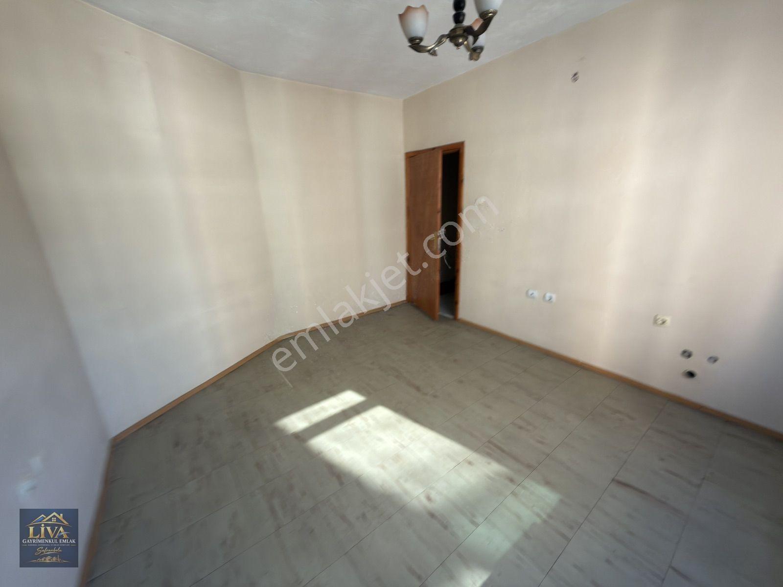 Karabük Esentepe Mahallede Cadde Üzeri Ara Kat 2+1 Daire Satılıktır — fotoğraf 35