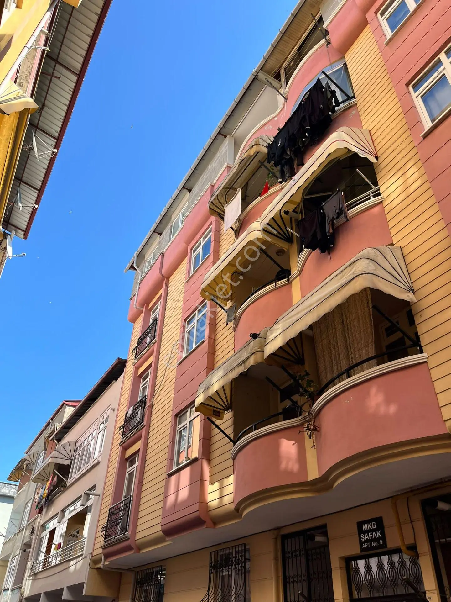 Yeski Emlâk İnşaattan Satılık Merkezi Konumda Masrafsız Daire