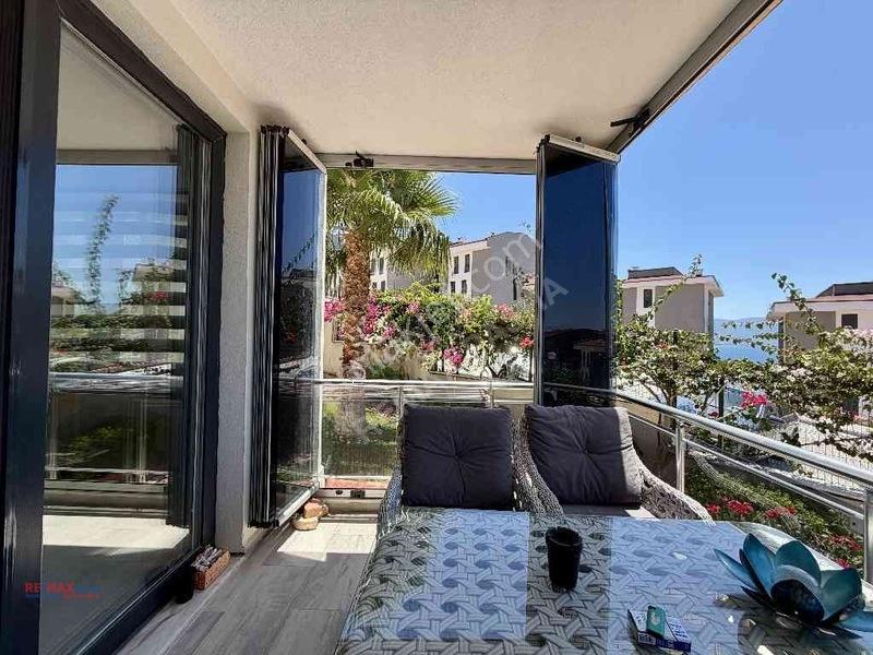 Kuşadasında Güvenlikli Site İçerisinde Deniz Manzaralı 1+1daire — fotoğraf 9