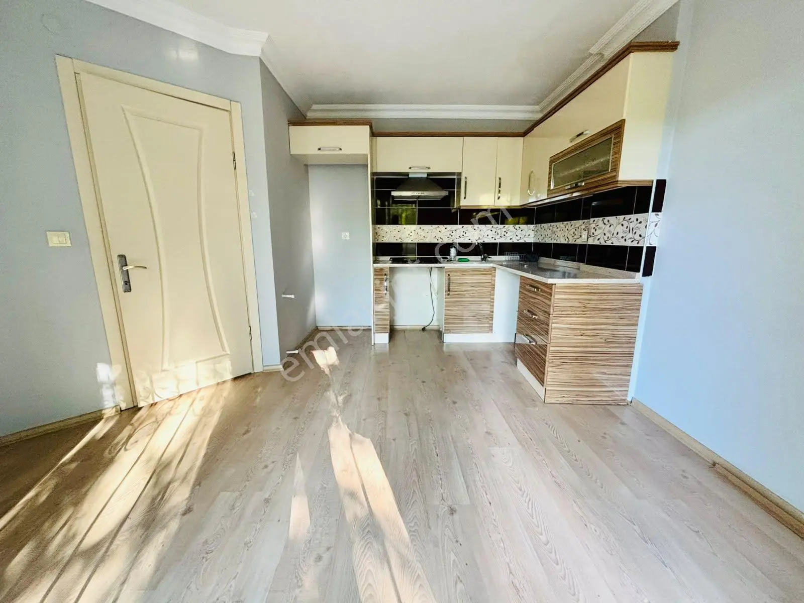 Yükselden Altınkumda Merkezi Konum Ve Bahçe Keyfi Bir Arada 2+1 — fotoğraf 4