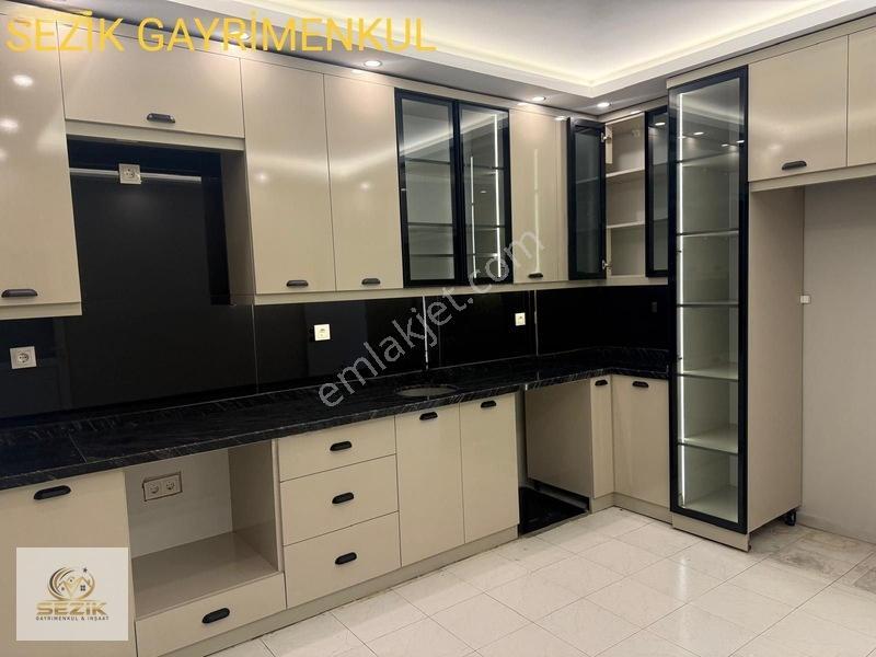 Komple Satılık Ev İşlek Cadde Üzeri Gülpınar S.ğ.ocağı Civarı — fotoğraf 2