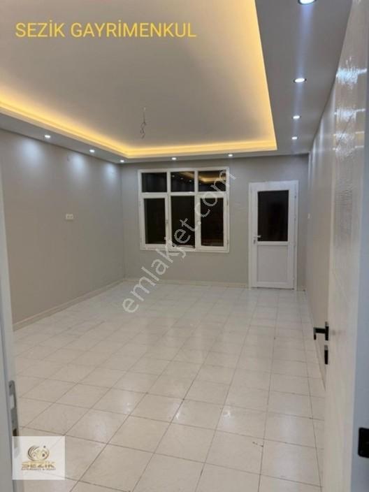 Komple Satılık Ev İşlek Cadde Üzeri Gülpınar S.ğ.ocağı Civarı — fotoğraf 5